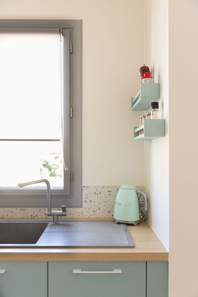 Cuisine intégrée et harmonieuse – Aménagement appartement familial