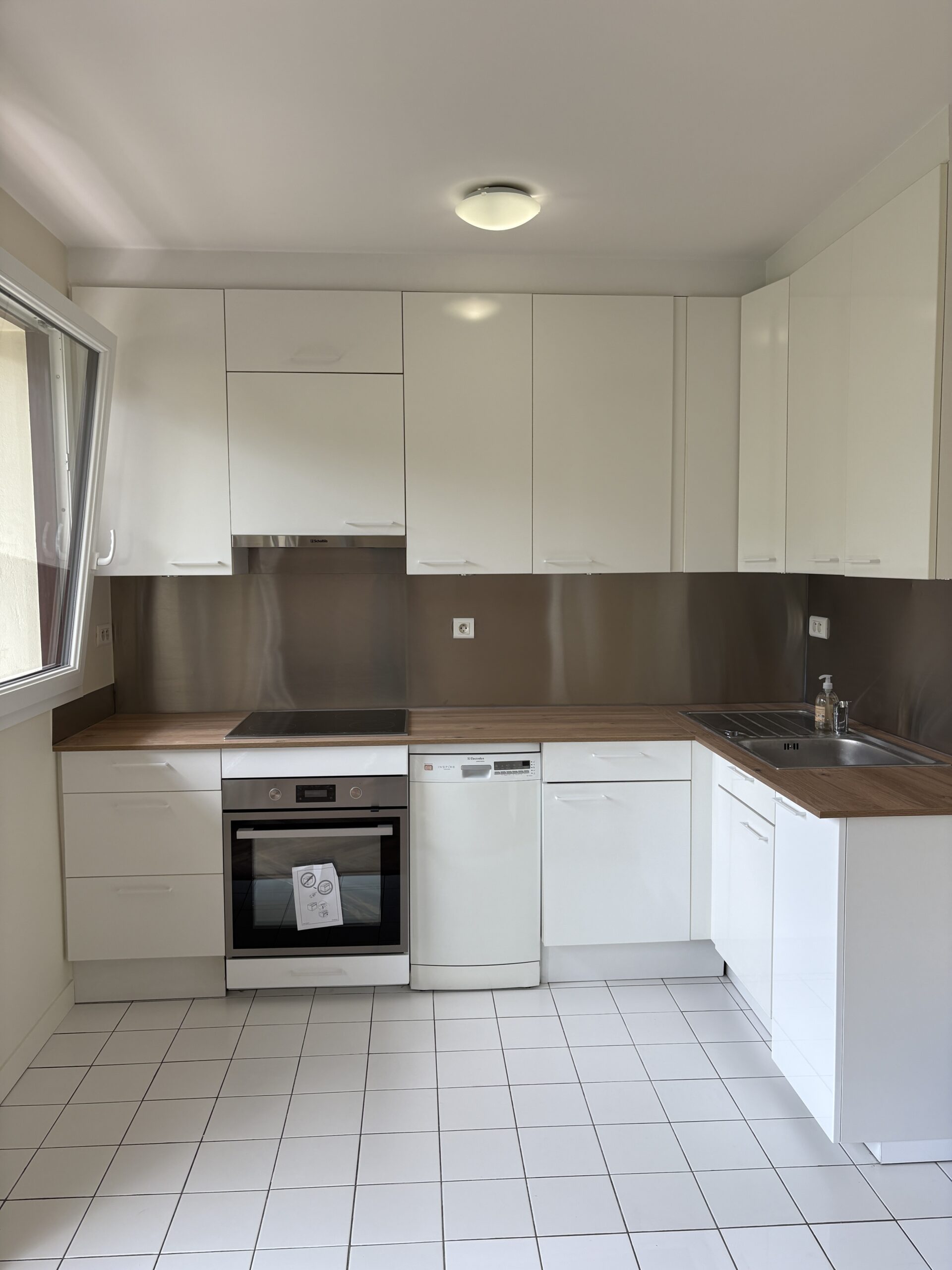Cuisine modernisée pour studio en location Levallois-Perret
