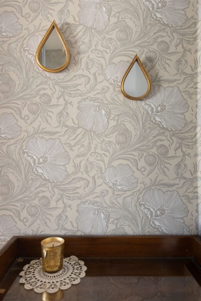 Décoration papier peint entrée appartement familial à Clichy