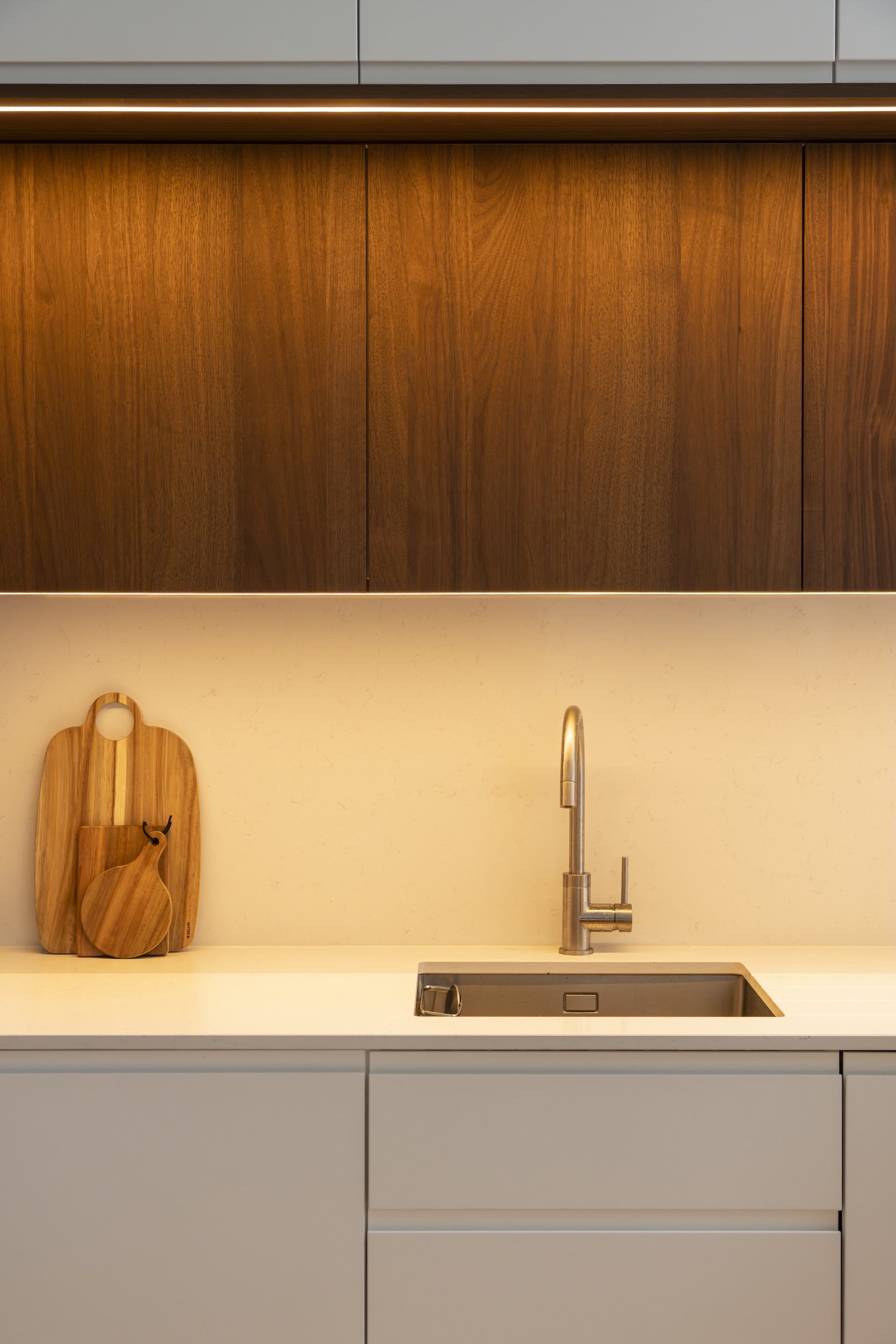 Cuisine intégrée et harmonieuse – Aménagement appartement familial