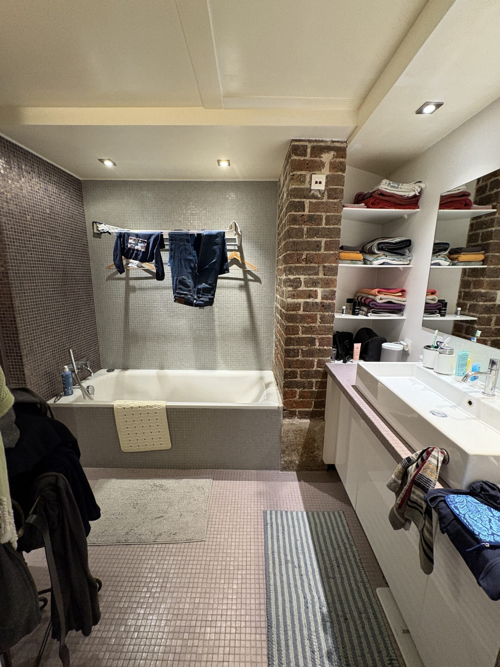 la salle de bain avant les travaux